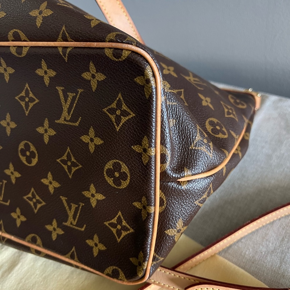 Louis Vuitton purse. - Picture 5 of 11